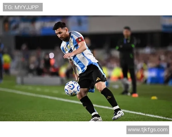 球星视角下的足球世界:技术、战术与个性化风采的完美交融 球星视角下的足球世界:技术、战术与个性化风采的完美交融