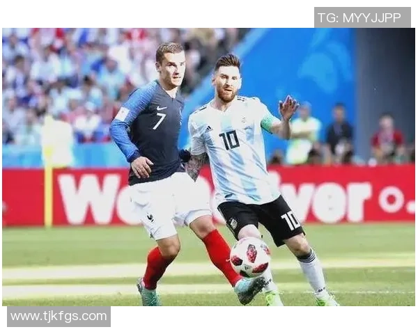 FIGO足球巨星辉煌生涯与足坛传奇故事全面回顾