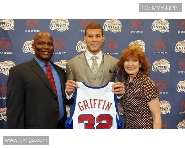 意大利黑人足球球星的崛起与多元文化交融下的绿茵场传奇 意大利黑人足球球星的崛起与多元文化交融下的绿茵场传奇