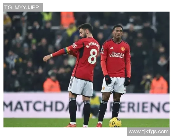 曼联球星引领红魔重返巅峰之路 揭秘球队核心球员的精彩表现与未来前景 曼联球星引领红魔重返巅峰之路 揭秘球队核心球员的精彩表现与未来前景